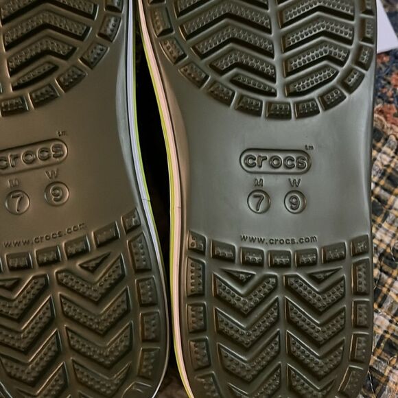 Crocs  flip flops - Picture 3 of 4